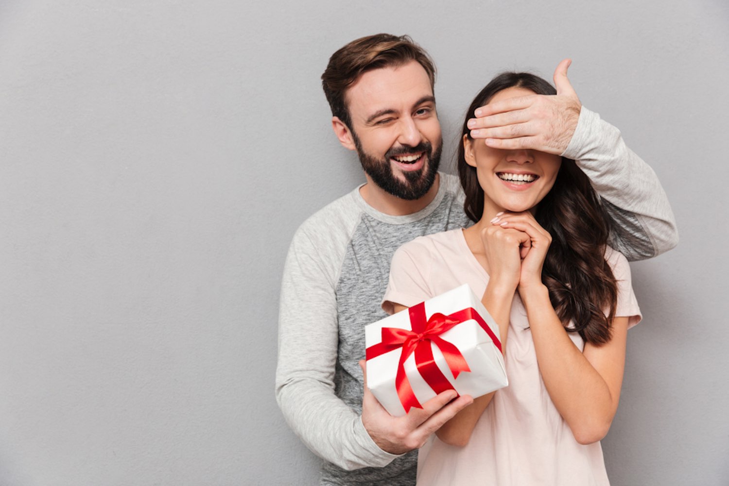 Want To Give Gift To Your Partner? Here Is A Guide